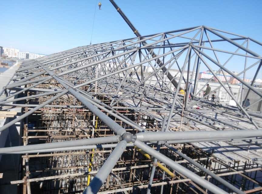 新郑商贸城屋顶网架工程